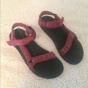 Red Salamander Print Tevas